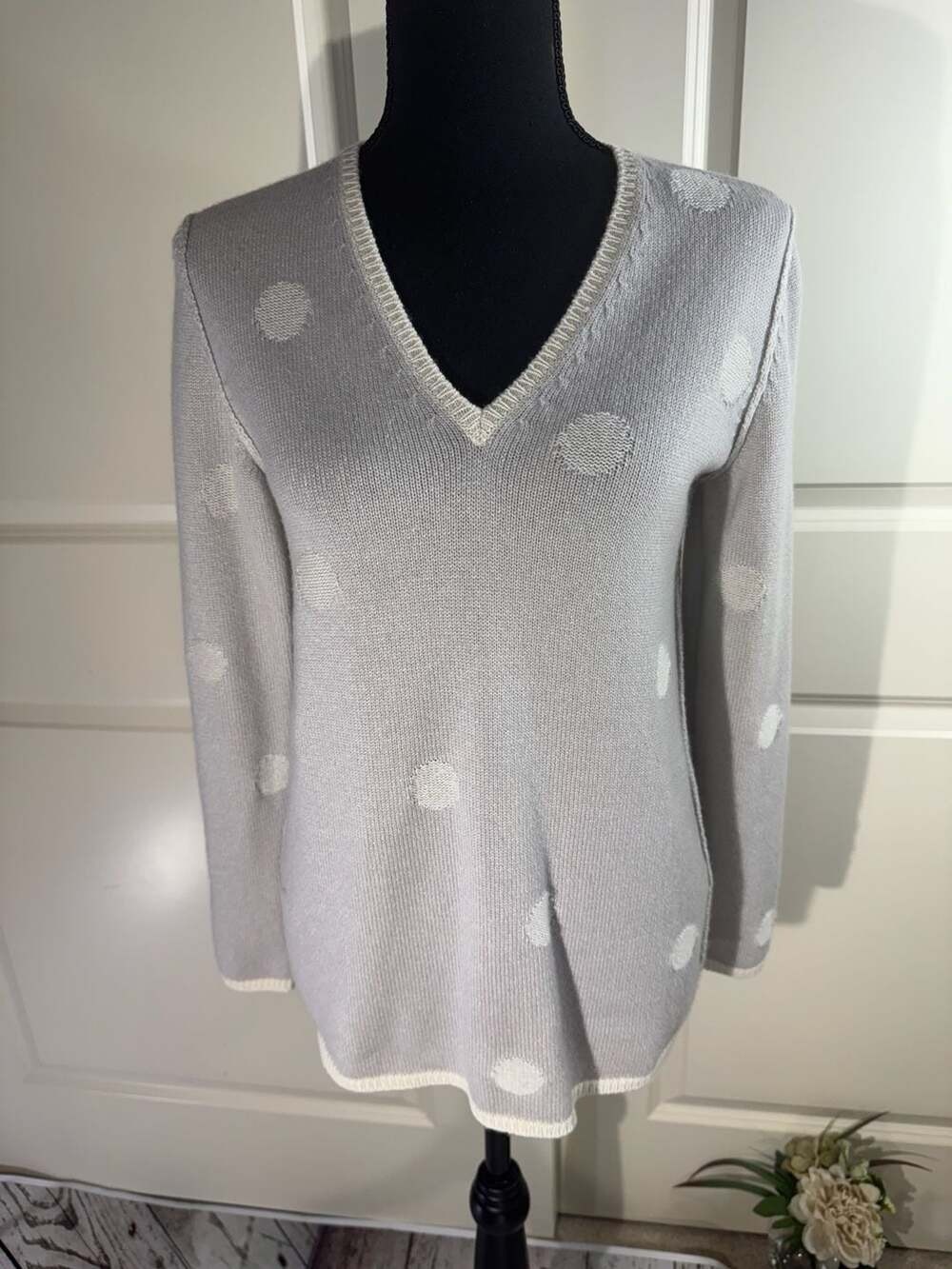 Bruno Manetti 100% Cashmere V-Neck Sweater with Polka Dot Pattern Small